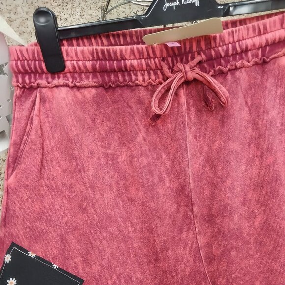 3538 Size 1X Zenana Mineral Washed Upcycled Pull On Pants with Raw Hem. NWT - Picture 4 of 6